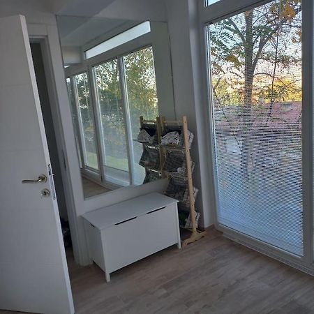 Lovely 1- Bedroom Condo Close To Downtown スコピエ エクステリア 写真