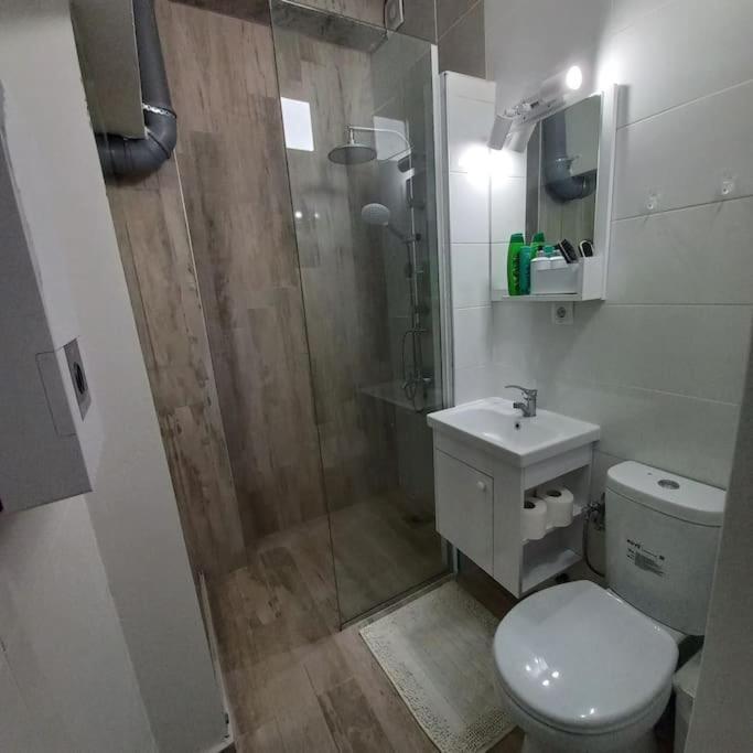 Lovely 1- Bedroom Condo Close To Downtown スコピエ エクステリア 写真