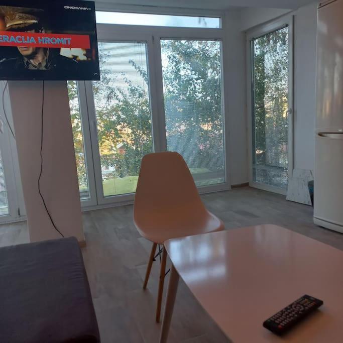 Lovely 1- Bedroom Condo Close To Downtown スコピエ エクステリア 写真